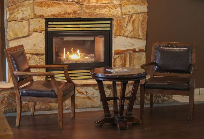 בית מלון כפרי Divya Sutra Plaza And Conference Centre, Vernon, Bc