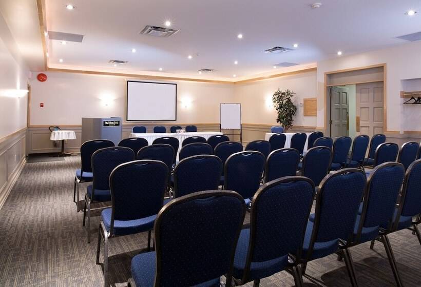 בית מלון כפרי Divya Sutra Plaza And Conference Centre, Vernon, Bc