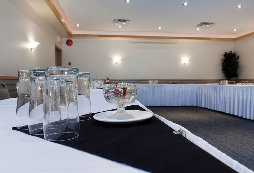 בית מלון כפרי Divya Sutra Plaza And Conference Centre, Vernon, Bc