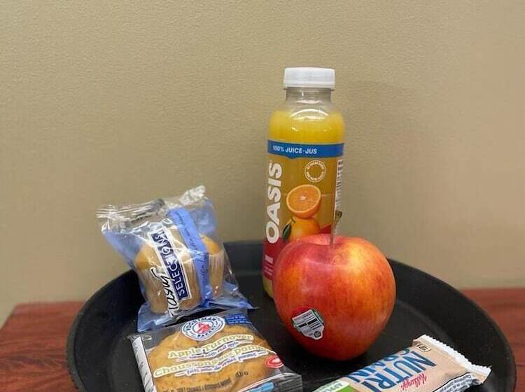 בית מלון כפרי Divya Sutra Plaza And Conference Centre, Vernon, Bc