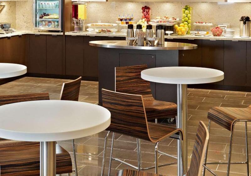 Doubletree By Hilton Hotel & Conference Centre Regina