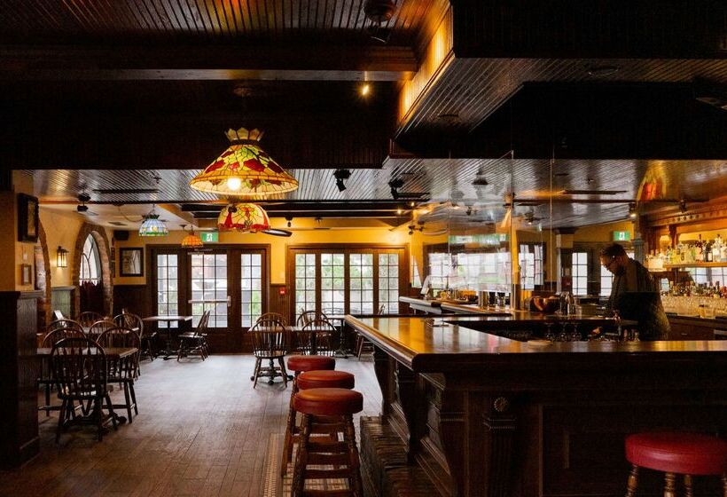 Doubletree By Hilton Hotel & Suites Victoria