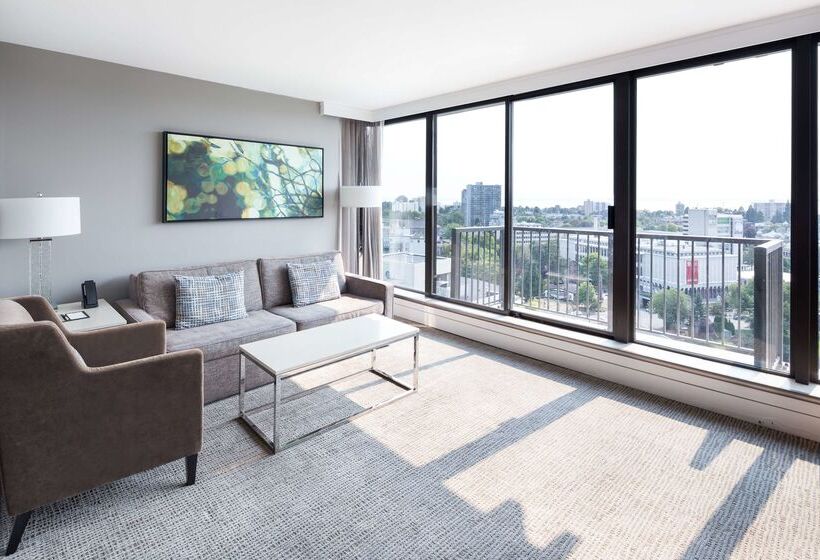 Doubletree By Hilton Hotel & Suites Victoria