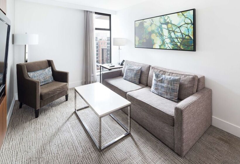 Doubletree By Hilton Hotel & Suites Victoria