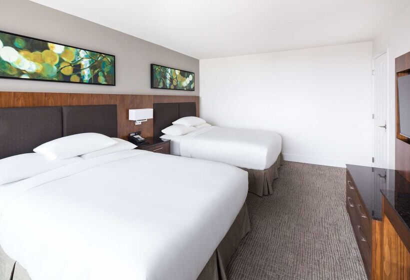 Doubletree By Hilton Hotel & Suites Victoria