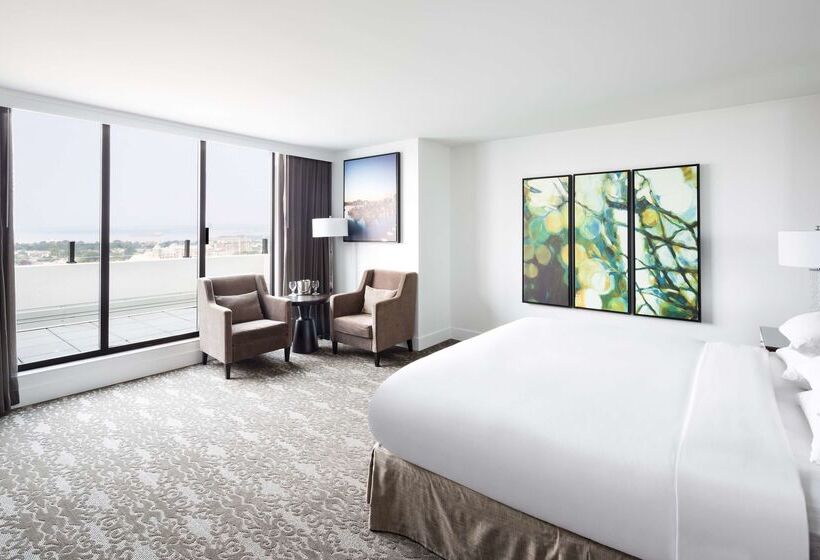 Doubletree By Hilton Hotel & Suites Victoria