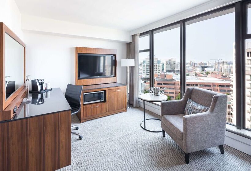 Doubletree By Hilton Hotel & Suites Victoria