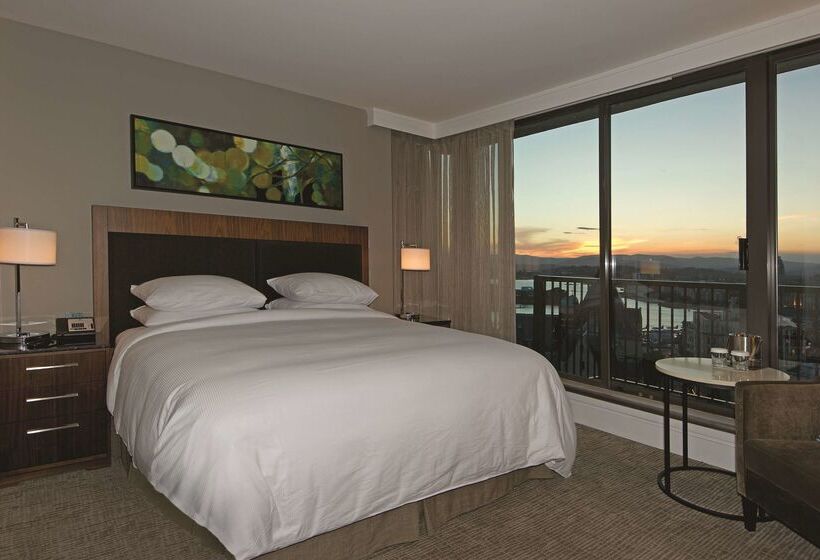 Doubletree By Hilton Hotel & Suites Victoria