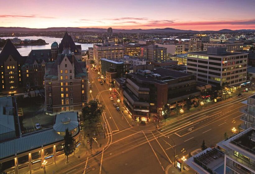 Doubletree By Hilton Hotel & Suites Victoria