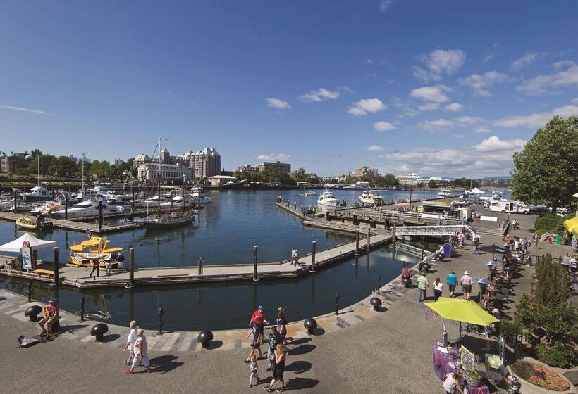 Doubletree By Hilton Hotel & Suites Victoria