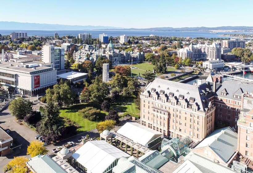 Doubletree By Hilton Hotel & Suites Victoria