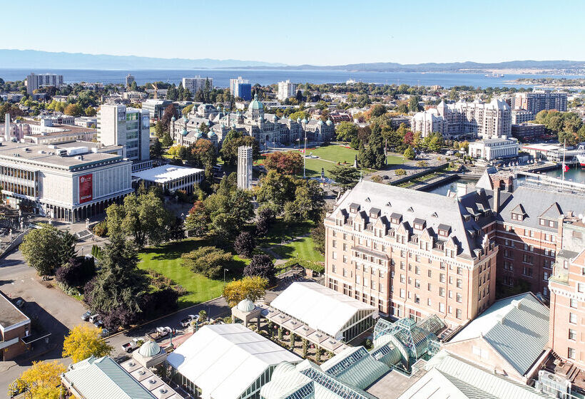 Doubletree By Hilton Hotel & Suites Victoria