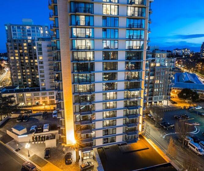 Doubletree By Hilton Hotel & Suites Victoria