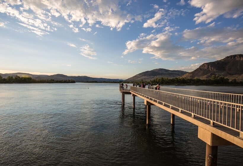 Doubletree By Hilton Hotel Kamloops