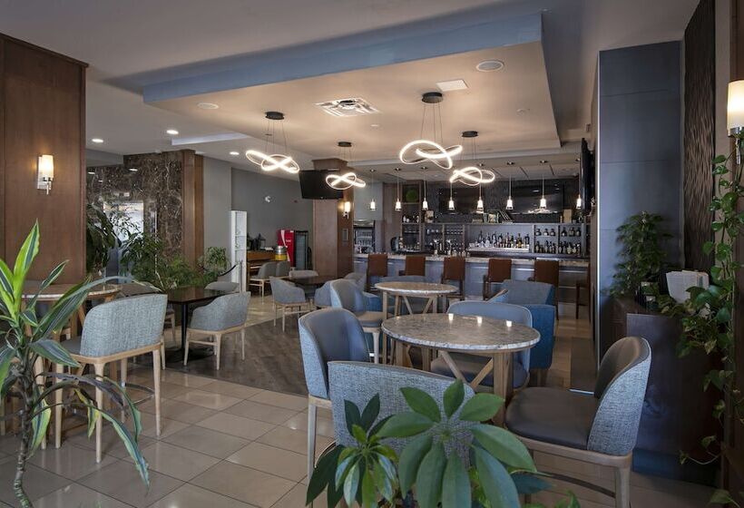 Doubletree By Hilton Hotel Kamloops