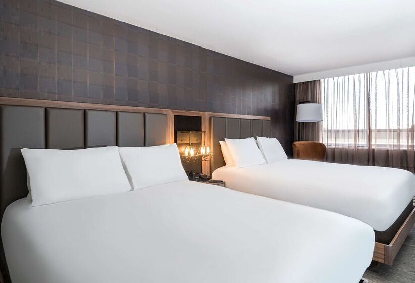 هتل Doubletree By Hilton Kitchener