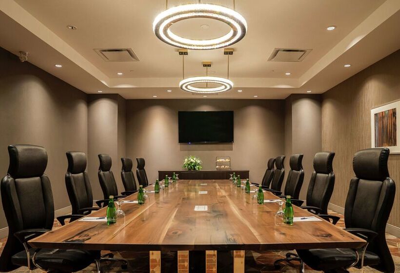 فندق Doubletree By Hilton Kitchener