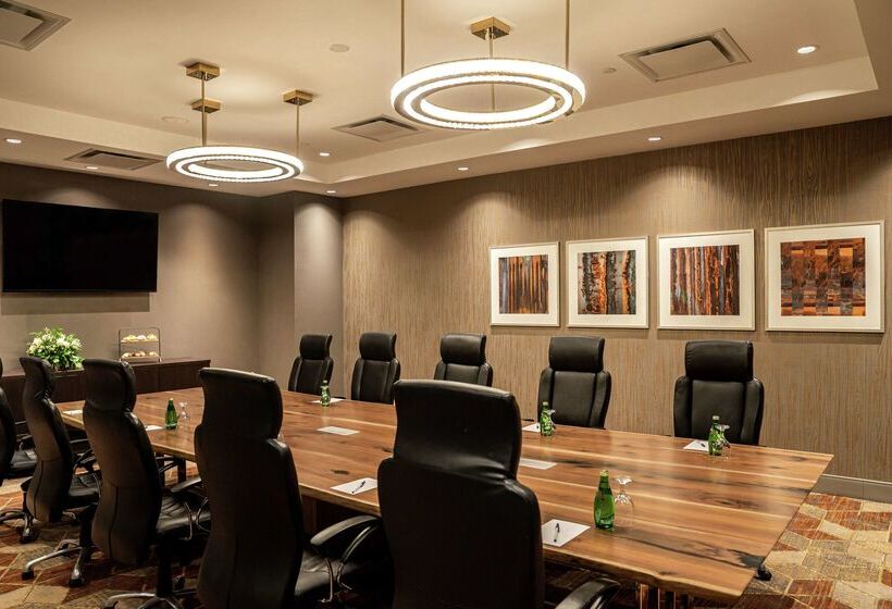 فندق Doubletree By Hilton Kitchener