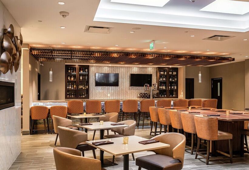 هتل Doubletree By Hilton Kitchener