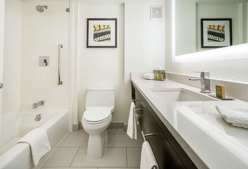 فندق Doubletree By Hilton Kitchener