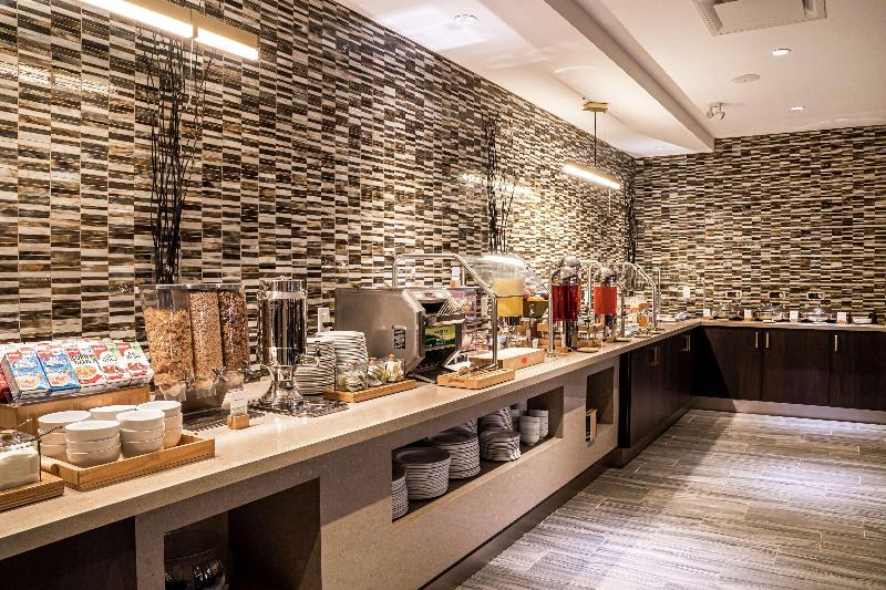 هتل Doubletree By Hilton Kitchener