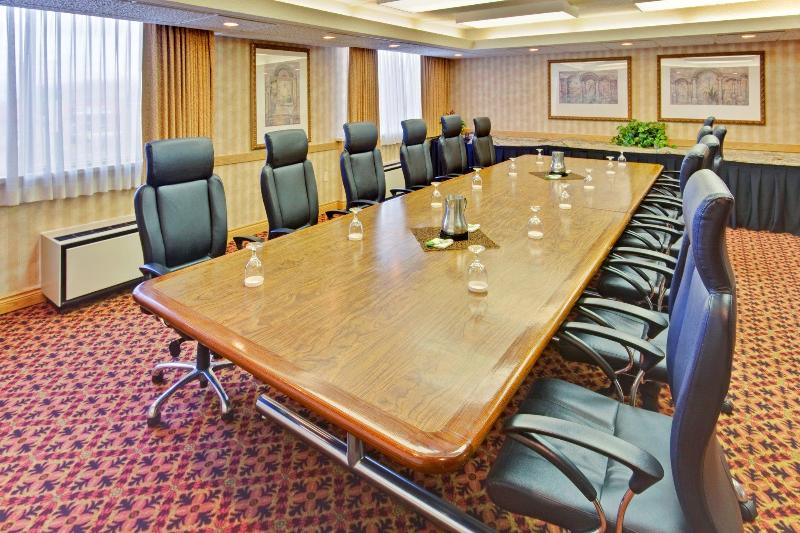 هتل Doubletree By Hilton Kitchener