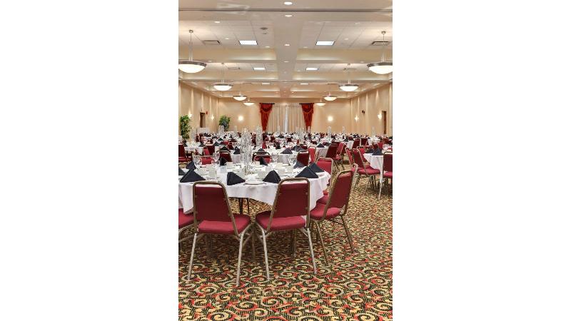 هتل Doubletree By Hilton Kitchener