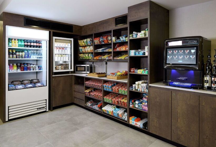 호텔 DoubleTree by Hilton Montreal Airport