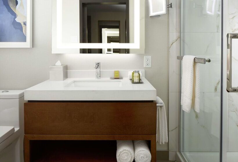 호텔 DoubleTree by Hilton Montreal Airport