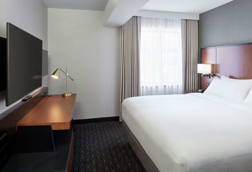 호텔 DoubleTree by Hilton Montreal Airport