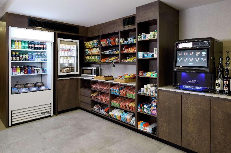 호텔 DoubleTree by Hilton Montreal Airport