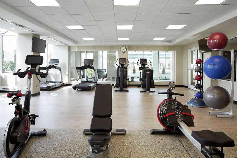 호텔 DoubleTree by Hilton Montreal Airport