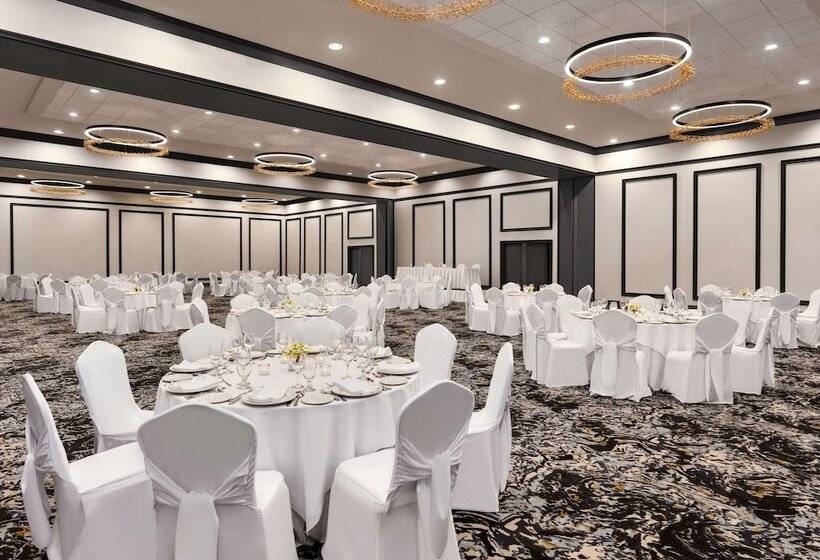 هتل Doubletree By Hilton Pointe Claire Montreal Airport West