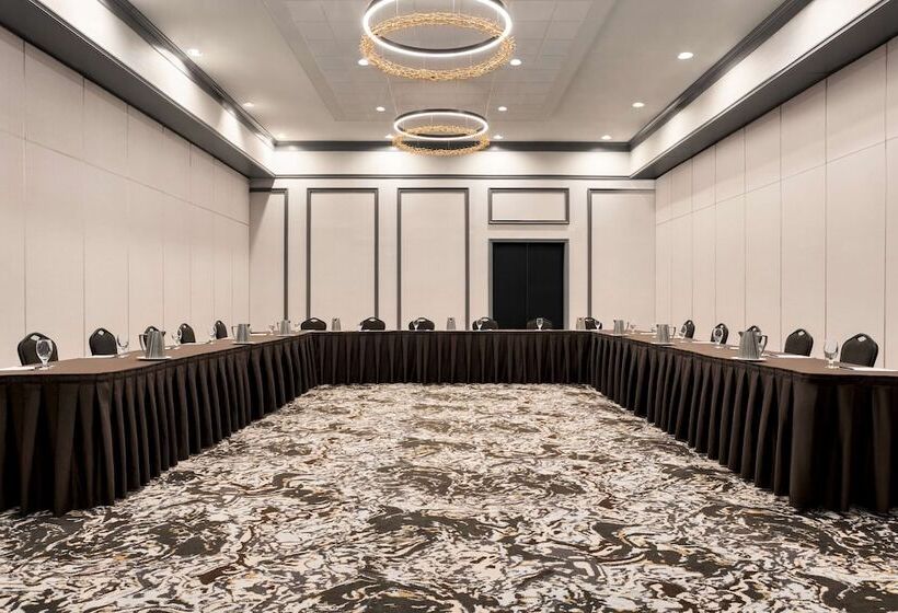 هتل Doubletree By Hilton Pointe Claire Montreal Airport West