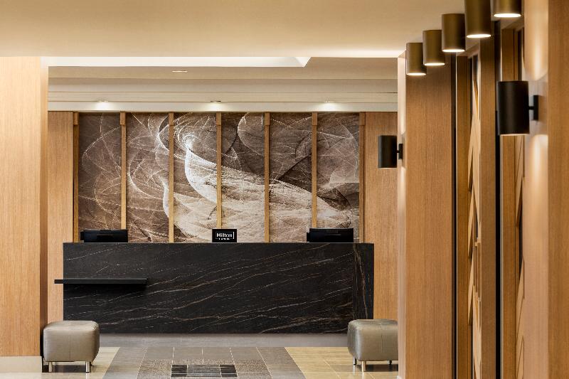 هتل Doubletree By Hilton Pointe Claire Montreal Airport West