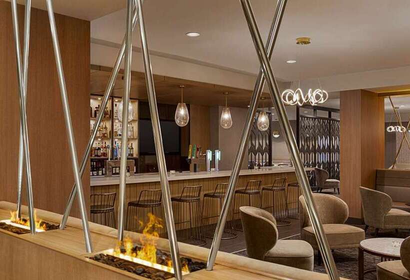 هتل Doubletree By Hilton Pointe Claire Montreal Airport West