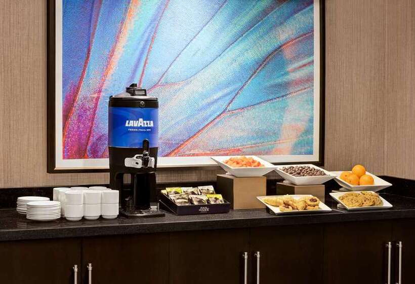 هتل Doubletree By Hilton Pointe Claire Montreal Airport West