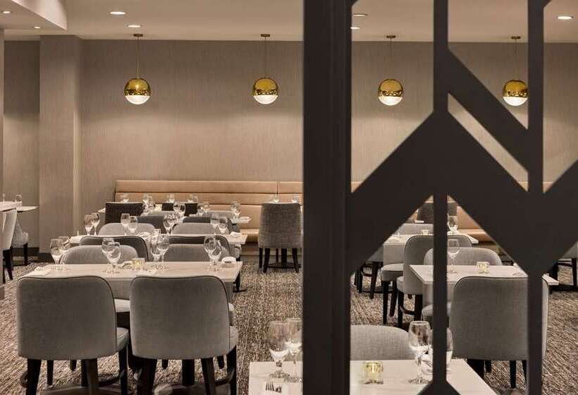 هتل Doubletree By Hilton Pointe Claire Montreal Airport West