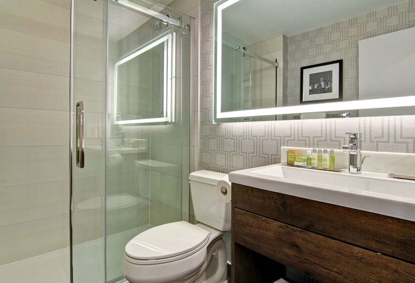 Doubletree By Hilton Hotel Toronto Downtown