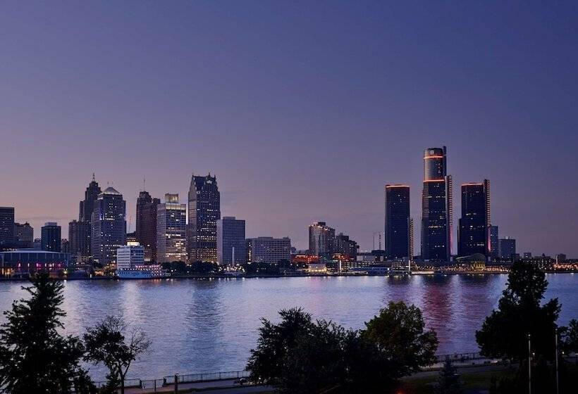 Doubletree By Hilton Windsor Hotel & Suites