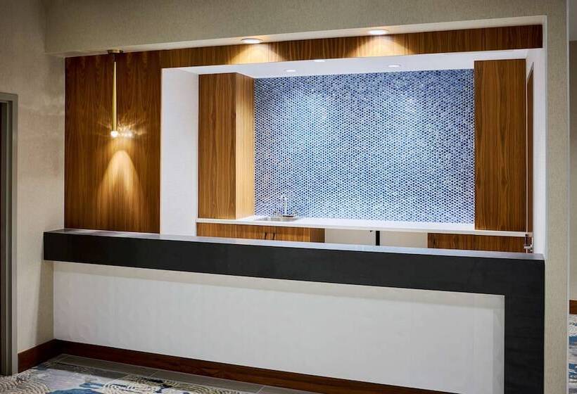 Doubletree By Hilton Windsor Hotel & Suites