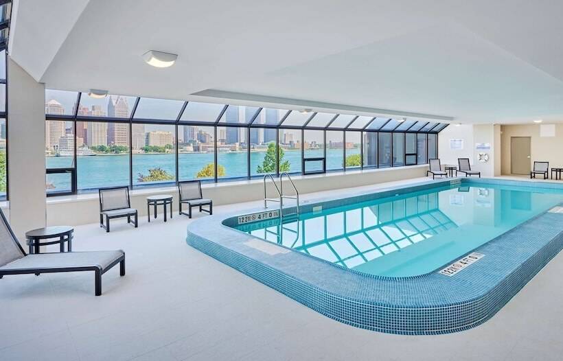 Doubletree By Hilton Windsor Hotel & Suites