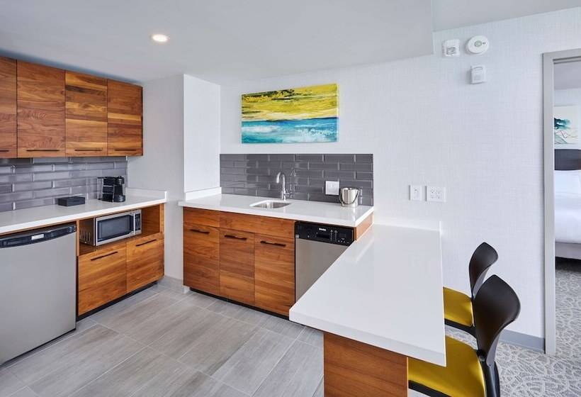 Doubletree By Hilton Windsor Hotel & Suites