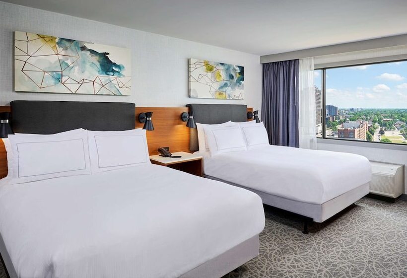 Doubletree By Hilton Windsor Hotel & Suites