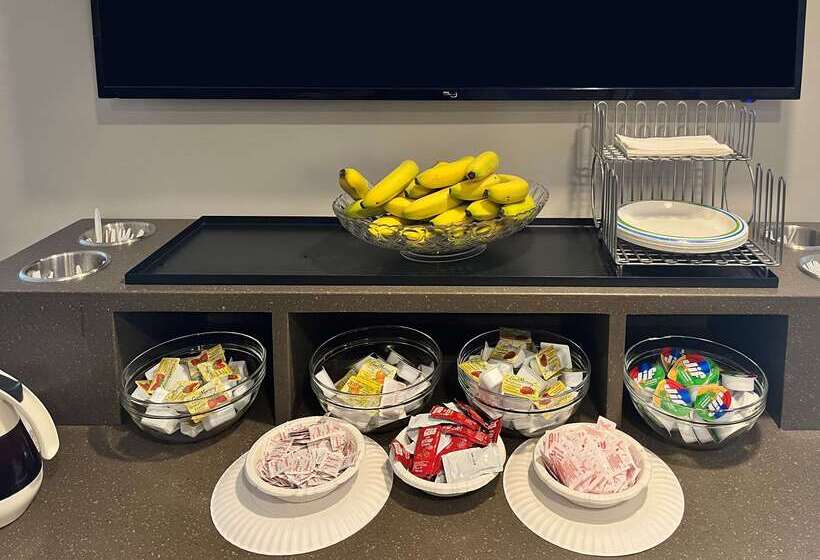 בית מלון כפרי Econo Lodge Airport Quebec