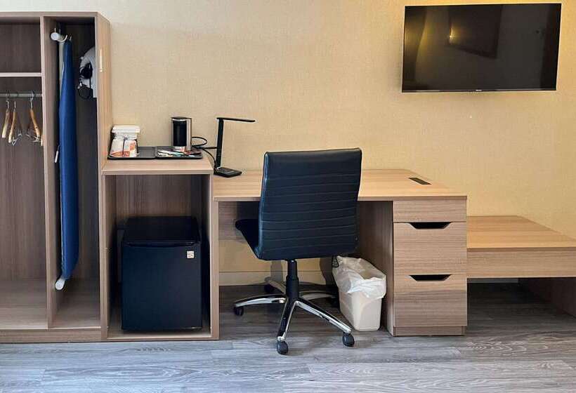 בית מלון כפרי Econo Lodge Airport Quebec