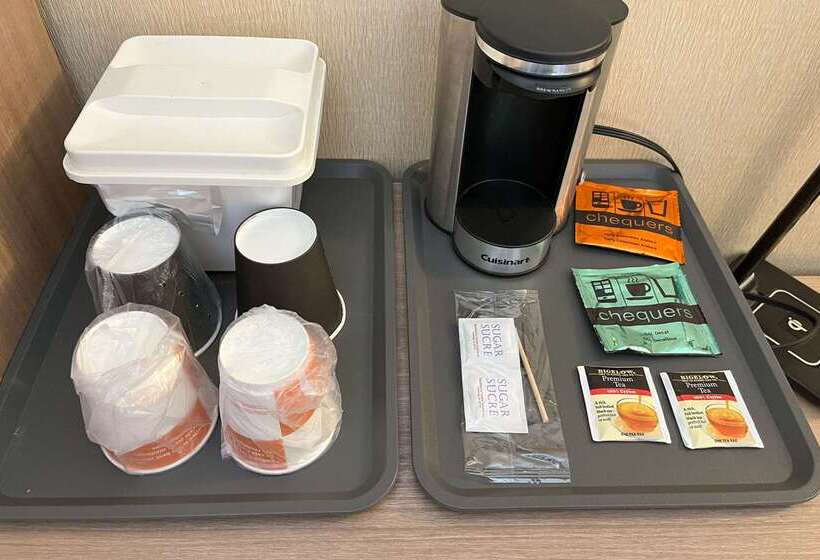 בית מלון כפרי Econo Lodge Airport Quebec