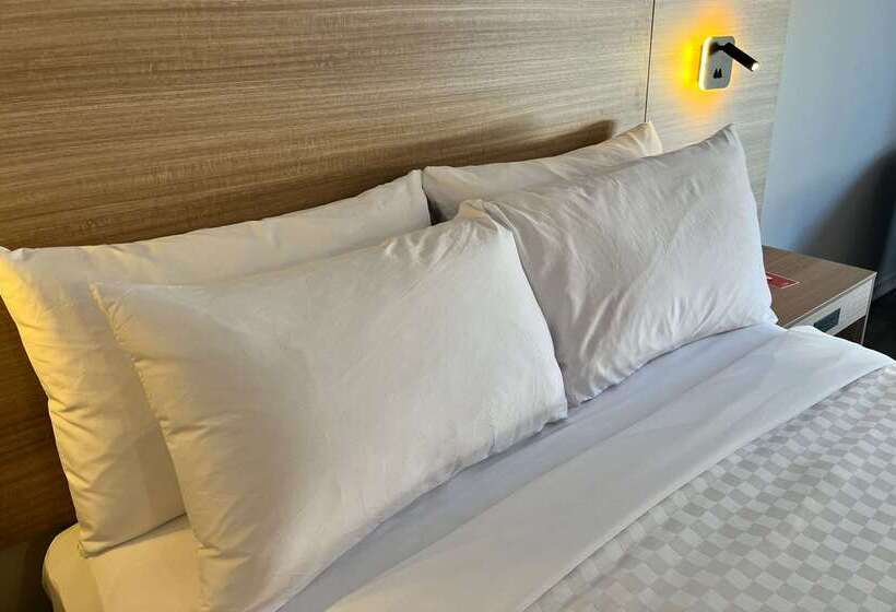 בית מלון כפרי Econo Lodge Airport Quebec