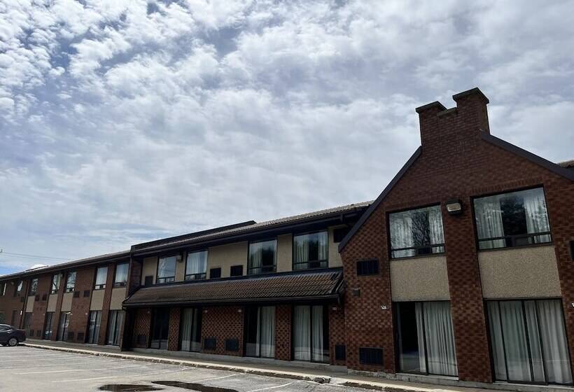 בית מלון כפרי Econo Lodge Airport Quebec