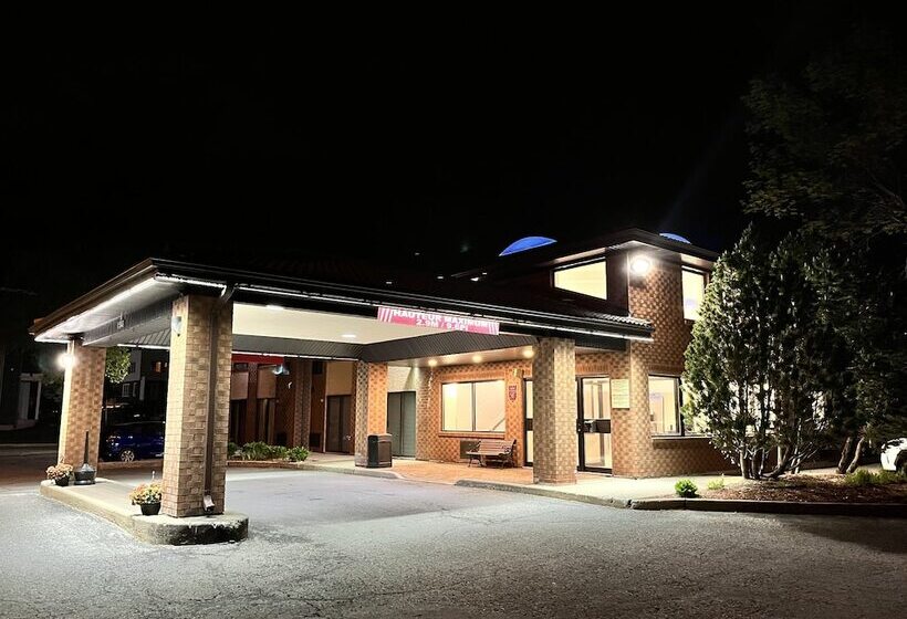בית מלון כפרי Econo Lodge Airport Quebec